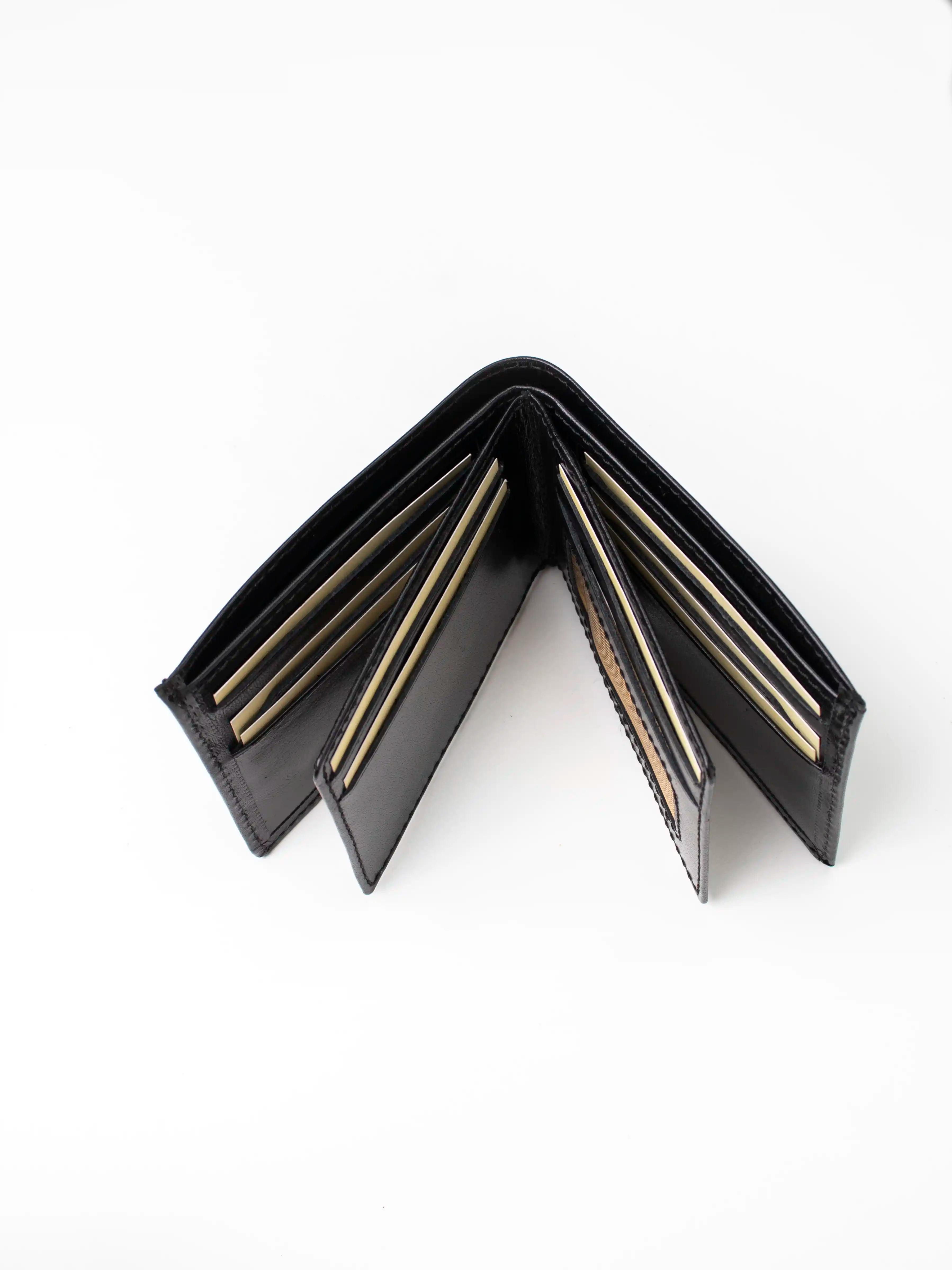 Classic Bifold Wallet – Black